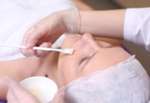 Peelingi – podstawa nowoczesnej pielęgnacji WellDerm
