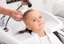 Pielęgnacja skóry głowy u dzieci fot. Obraz licencjonowany przez Depositphotos.com/Drukarnia Chroma