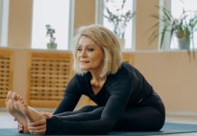 Menopauza a wypadanie włosów fot. Pexels