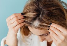 Przedwczesne siwienie włosów – jak sobie z nim poradzić? fot. Pexels