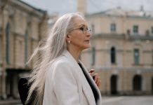 Trychologia gerontologiczna – starzenie się skóry głowy i włosów w praktyce fot. Pexels